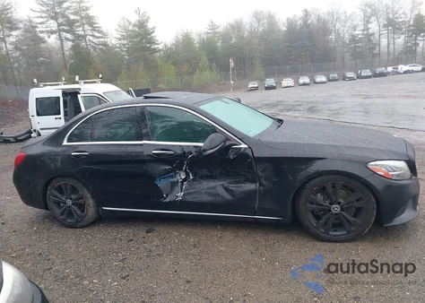 2019 Mercedes-Benz C 300 z USA, uszkodzony, nr VIN 55SWF8DB5KU307749